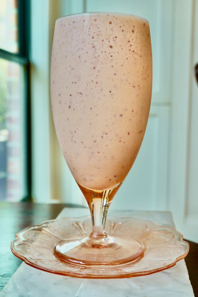 raw milk peach smoothie made with frozen peaches